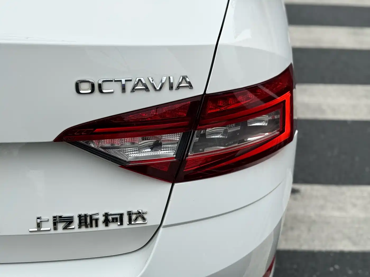 Škoda Octavia 2018 TSI230 DSG Luxury Edition фото 19