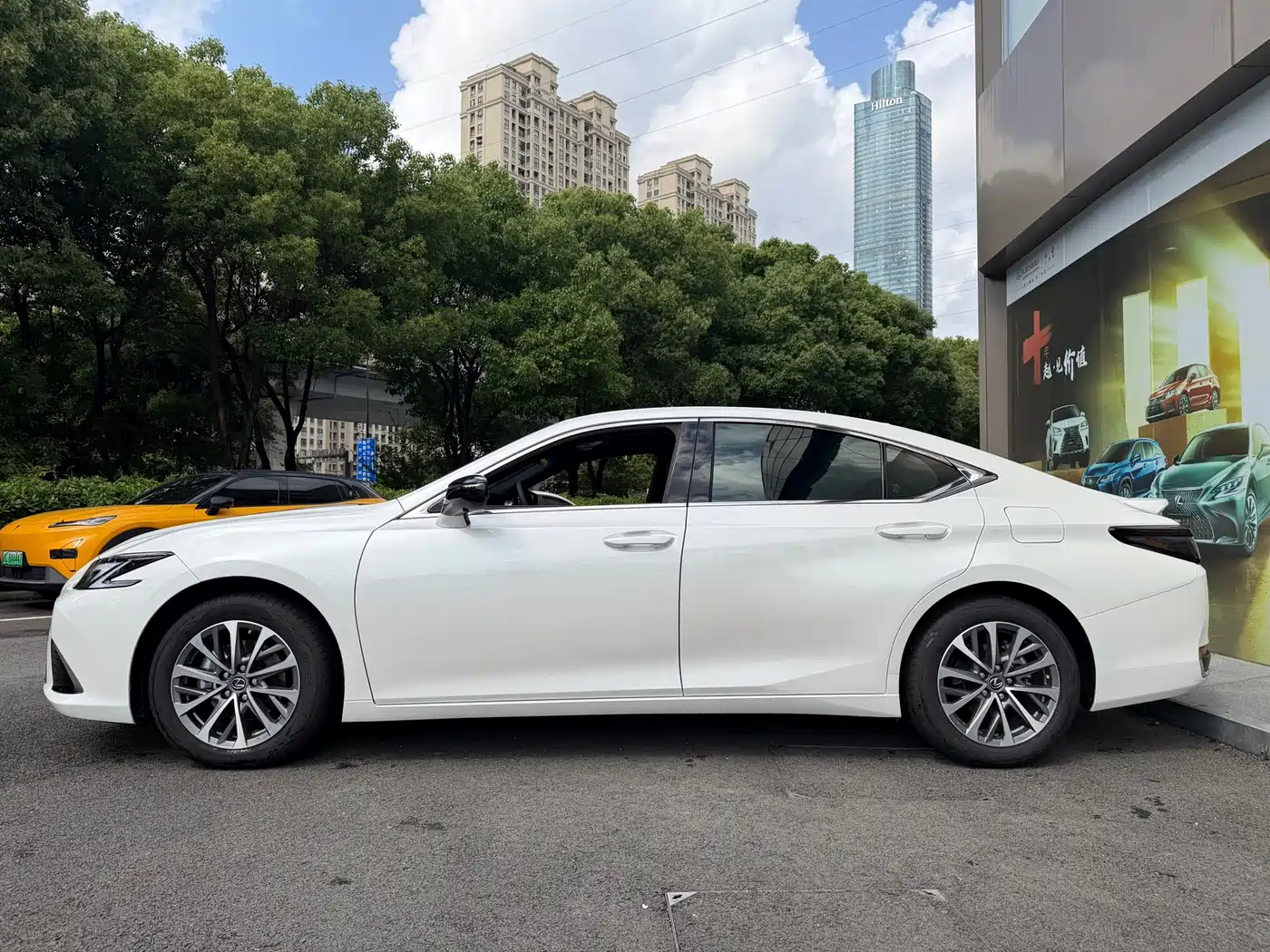 Lexus ES 2025 200 Ultimate Edition фото 7