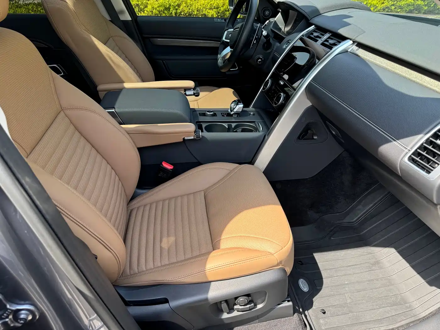 Land Rover Discovery 2023 360PS Metropolis Edition фото 7