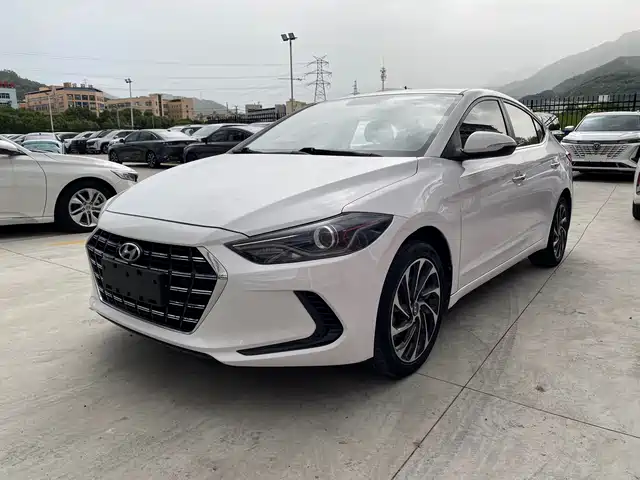 Hyundai Elantra 1.5L CVT, Smart, Flash, Элит