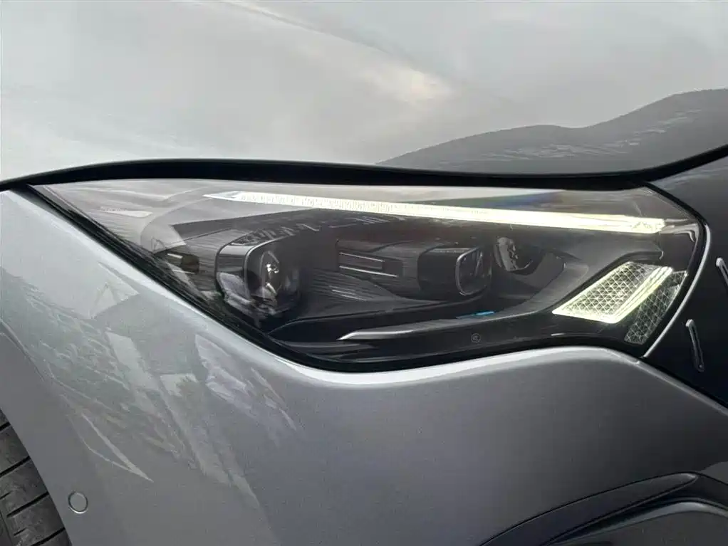 MERCEDES-BENZ EQE AMG