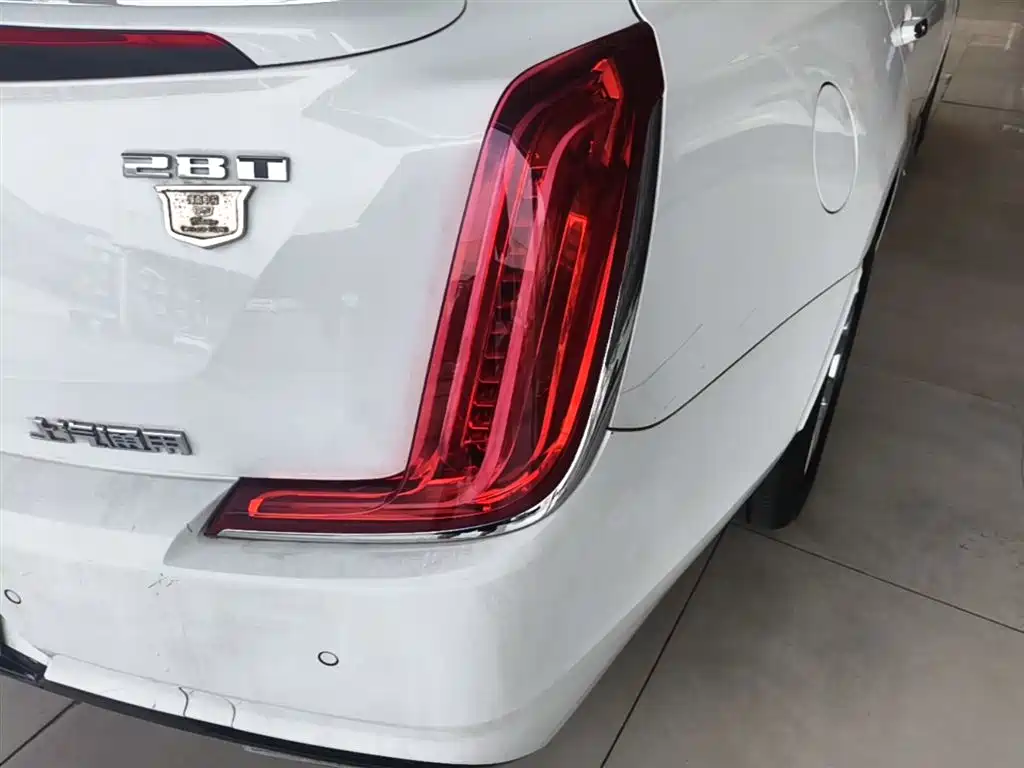 CADILLAC XTS
