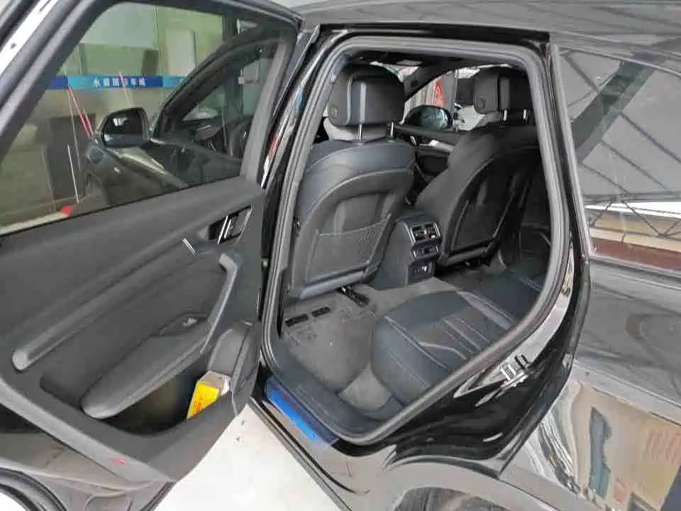 Audi Q5L 2025 45th Anniversary Edition 45 TFSI Luxury Sport фото 10