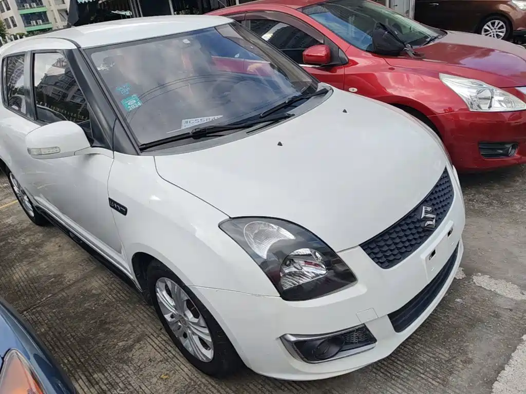 Фото 4 - Suzuki Swift