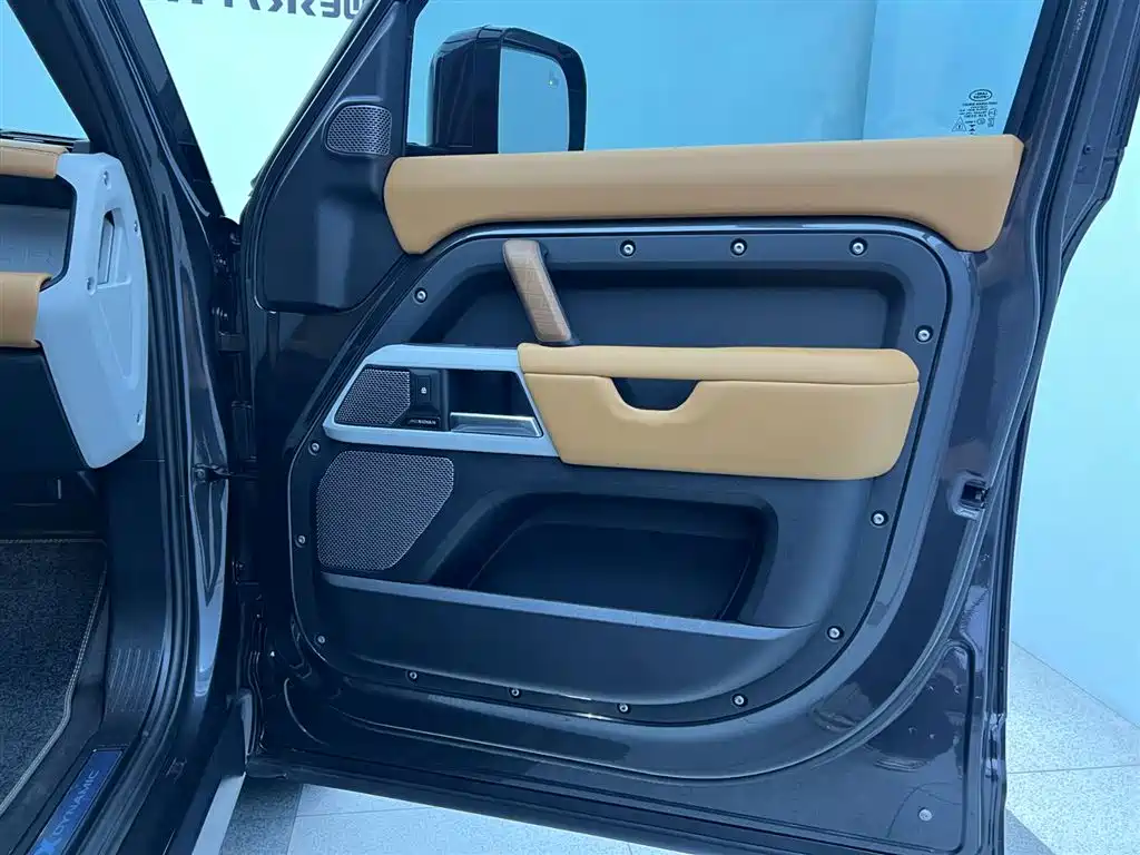 Land Rover Defender 2024 110 3.0T P400 X-DYNAMIC HSE фото 31