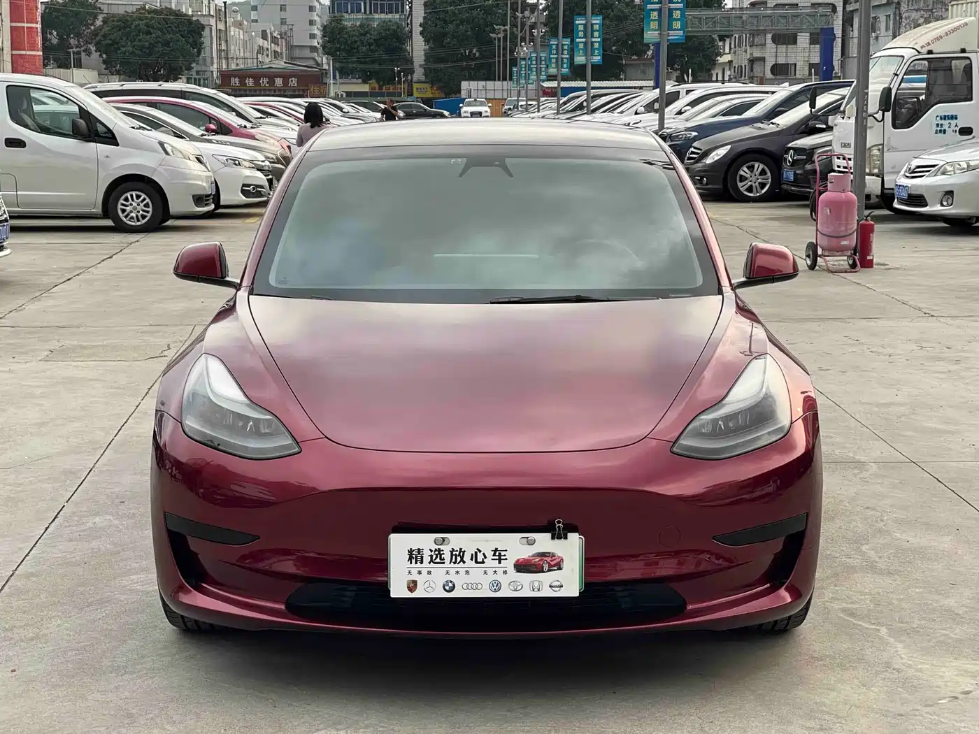 TESLA MODEL 3