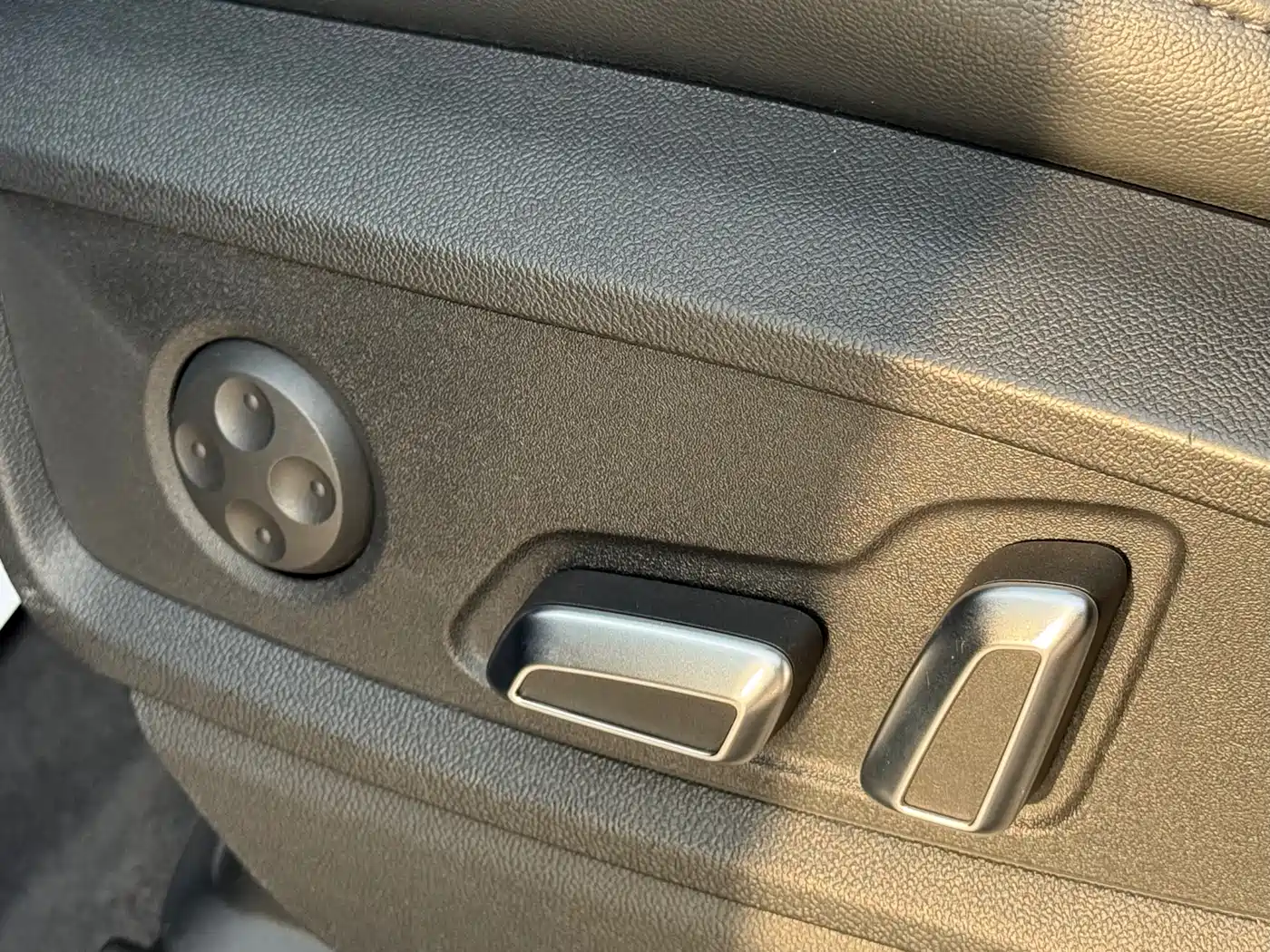 Audi Q5L 2024 Model 40 TFSI Luxury Dynamic фото 15