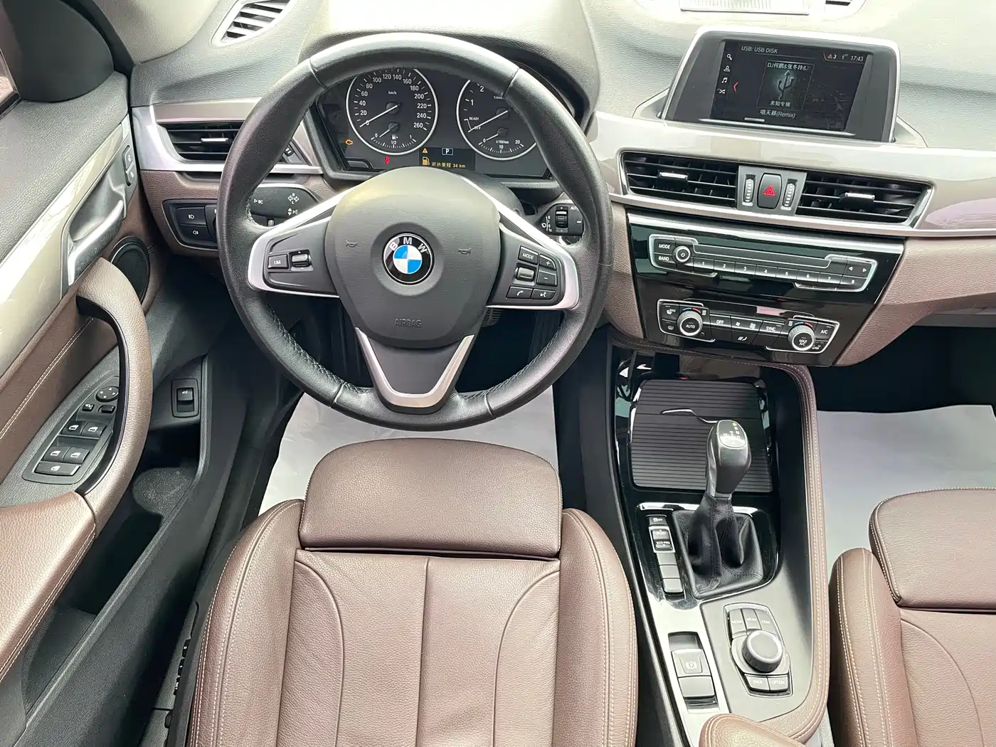 BMW X1 2018 sDrive18Li Premium Model фото 8
