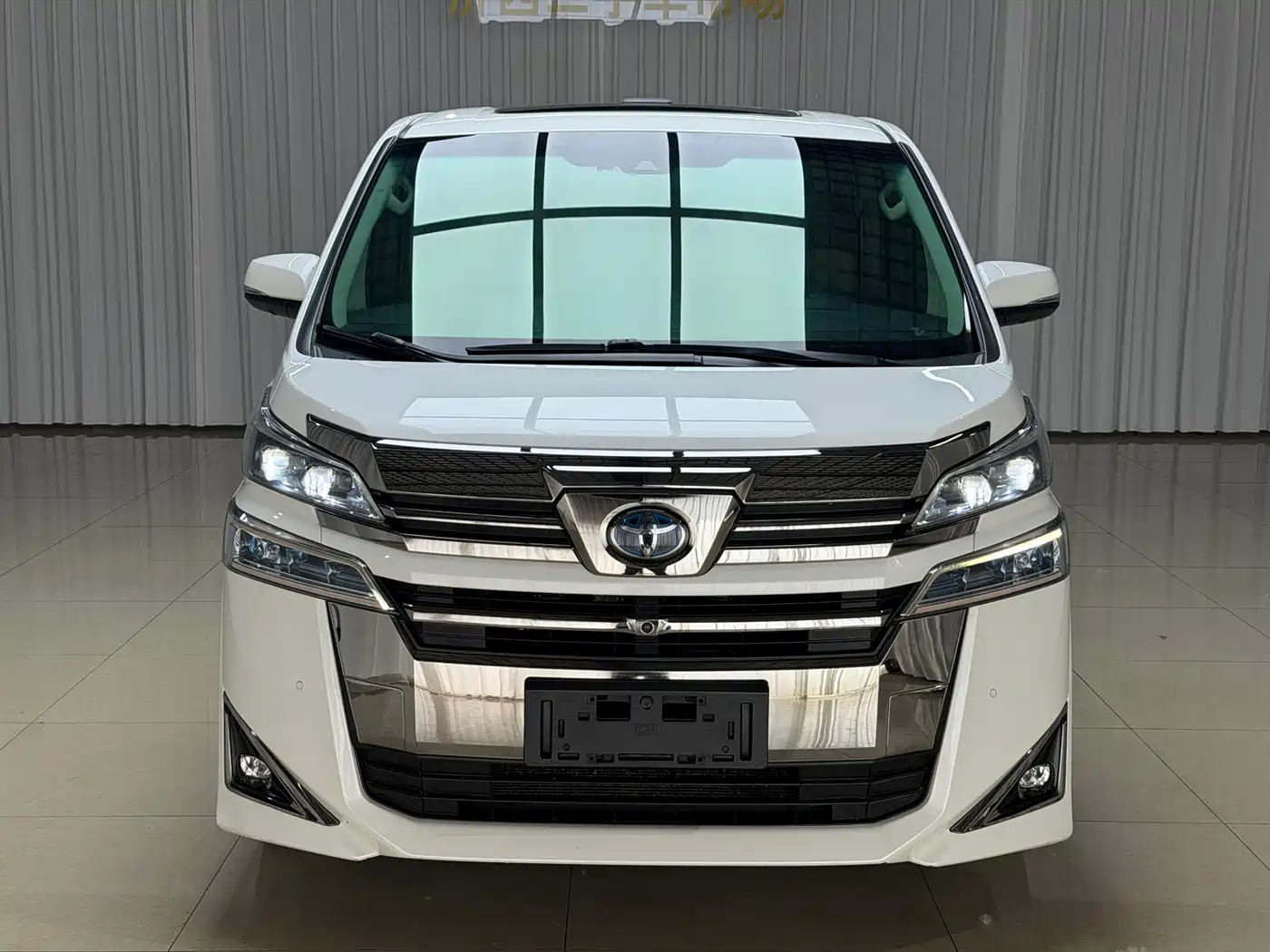 Toyota Vellfire 2019 Hybrid 2.5L HV Premium Edition фото 2