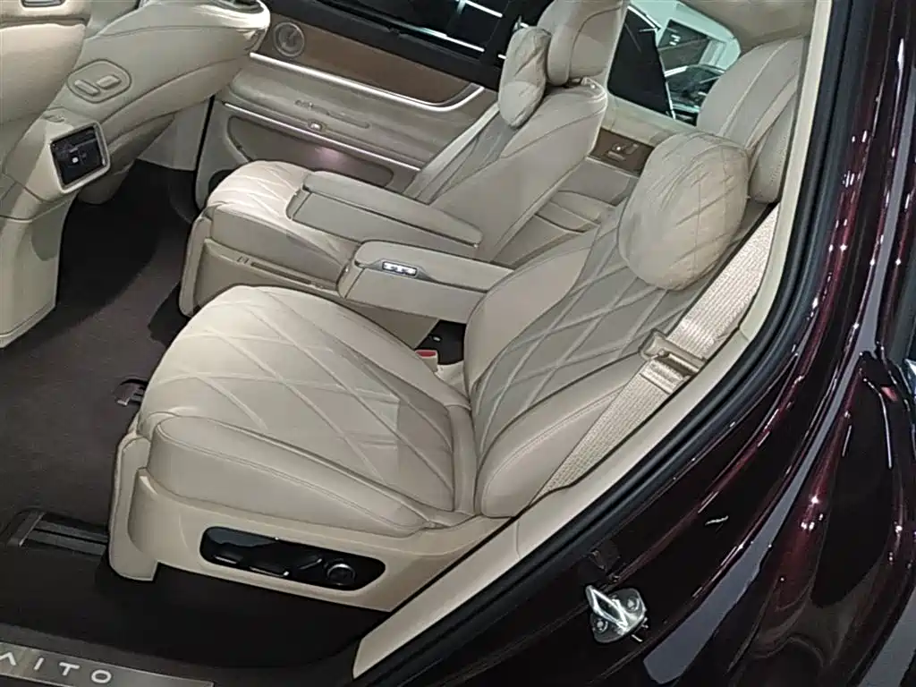 AITO Wenjie AITO M9 2025 Extended Range Ultra 52kWh 6-Seater фото 17