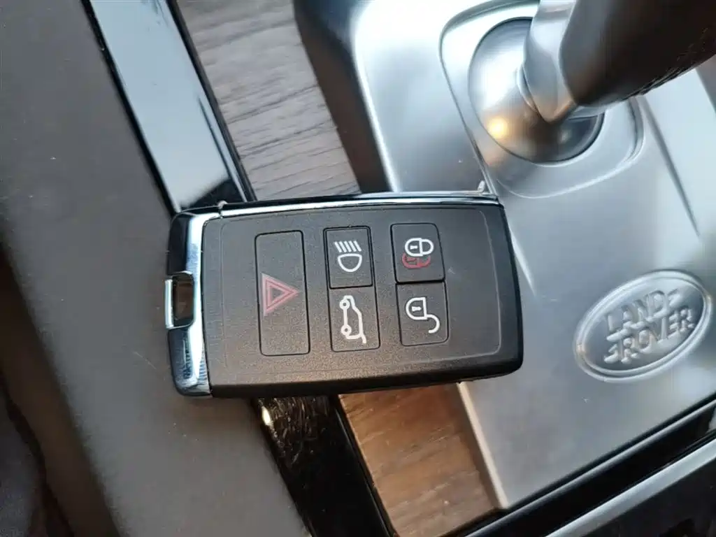 LAND ROVER DISCOVER SPORTS