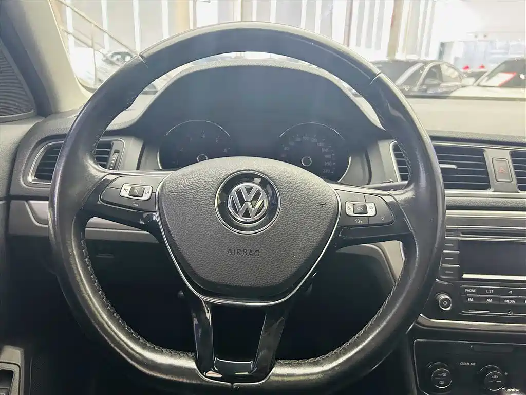Volkswagen Lavida 2017 230TSI DSG Comfort Edition фото 14