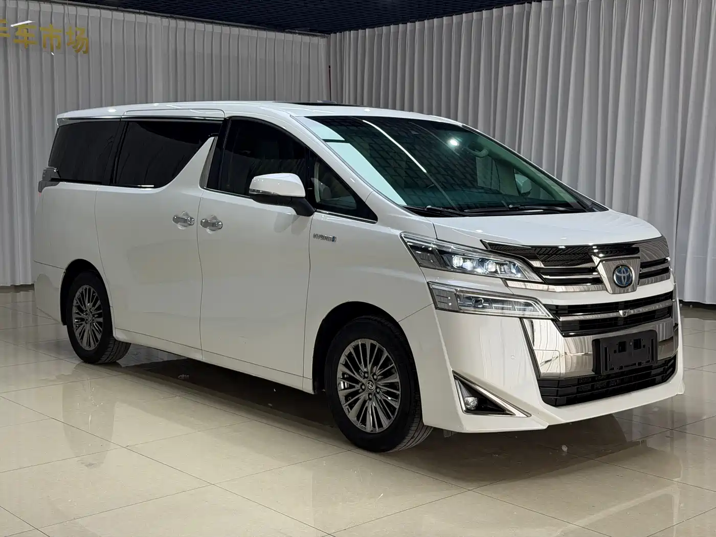 Toyota Vellfire 2019 Hybrid 2.5L HV Premium Edition фото 3