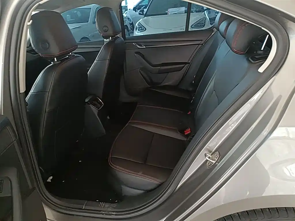Škoda Octavia 2017 Classic 1.6L Automatic Comfort фото 17