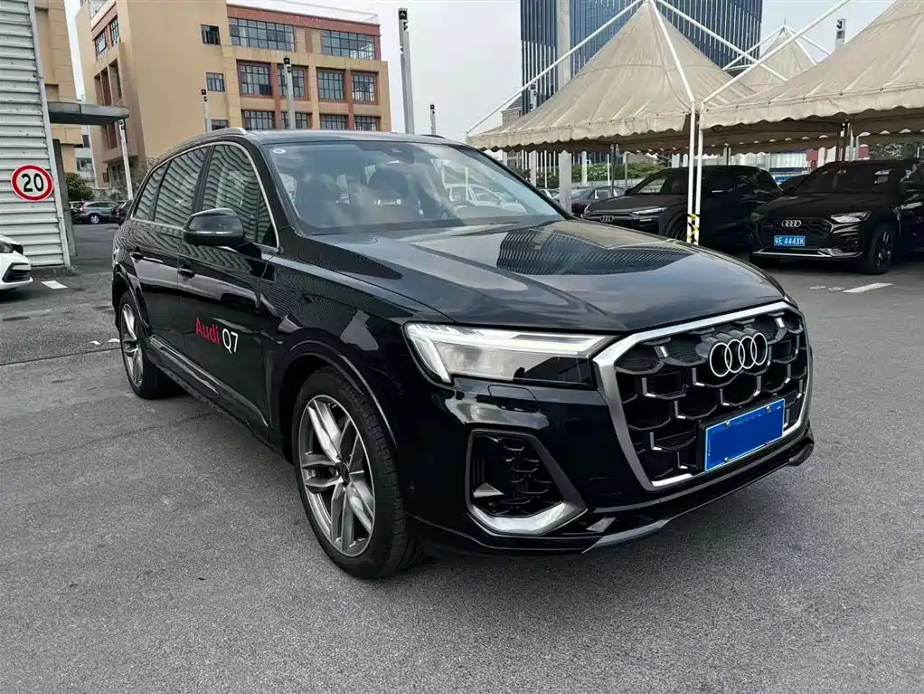 Audi Q7 2025 55 TFSI quattro S line Sport фото 3