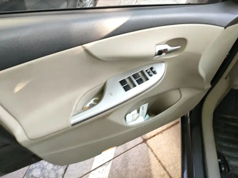 Photo 7 - Toyota Corolla
