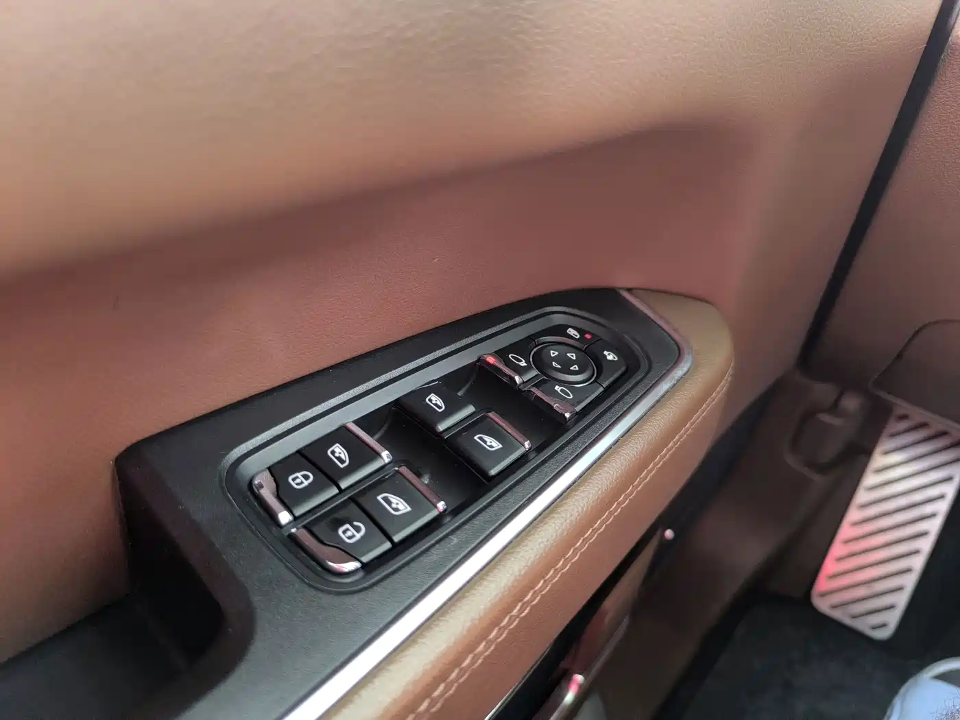 Zotye T800 2019 2018 2.0T Automatic Premium Smart Connection 7-seater