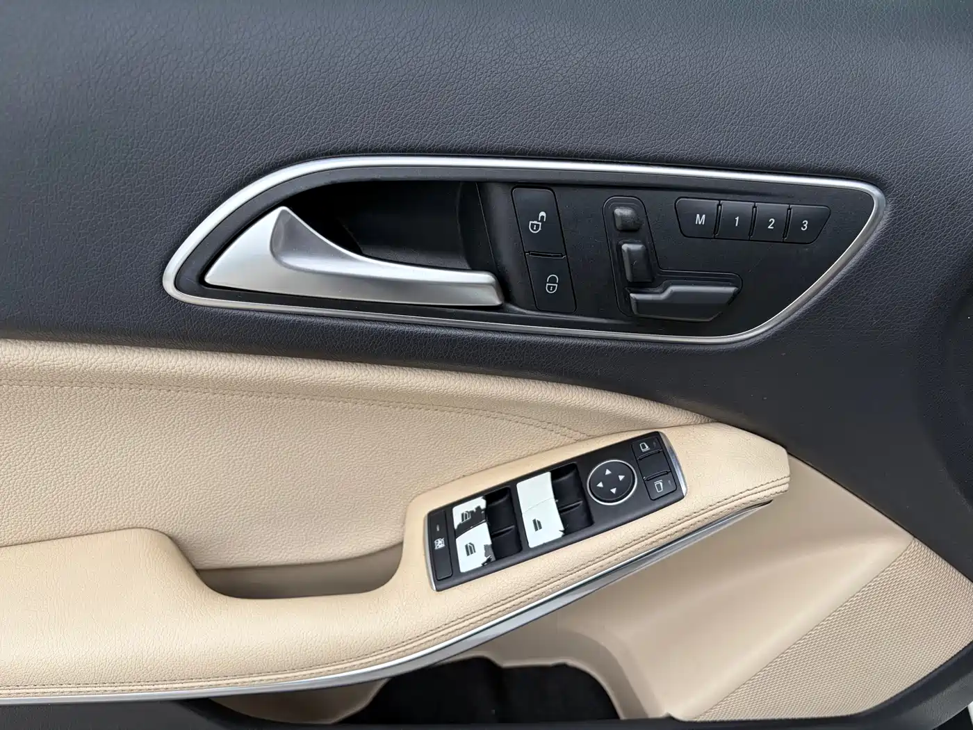 Mercedes-Benz GLA 2016 GLA 200 Dynamic фото 12