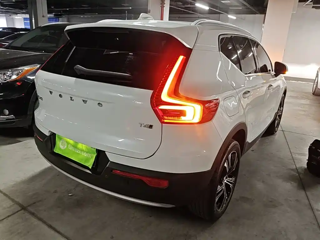 Фото 7 - Volvo XC40