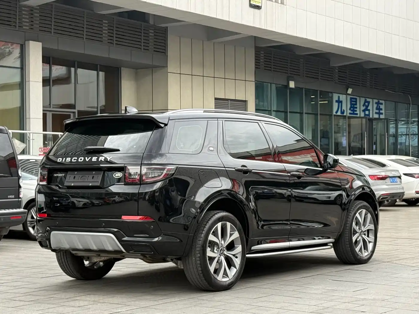 Land Rover Discovery Sport 2025 249PS Performance Tech Edition фото 5