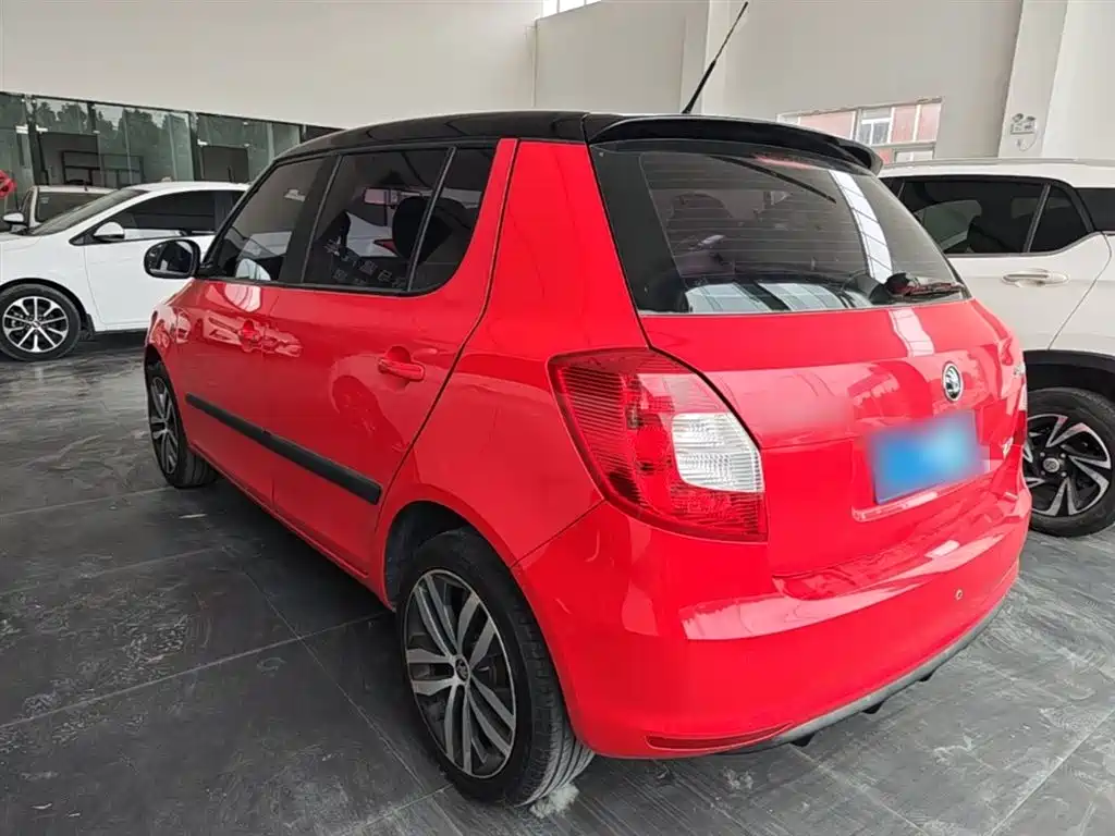 Škoda Fabia 2014 1.6L Automatic Sport Edition фото 5