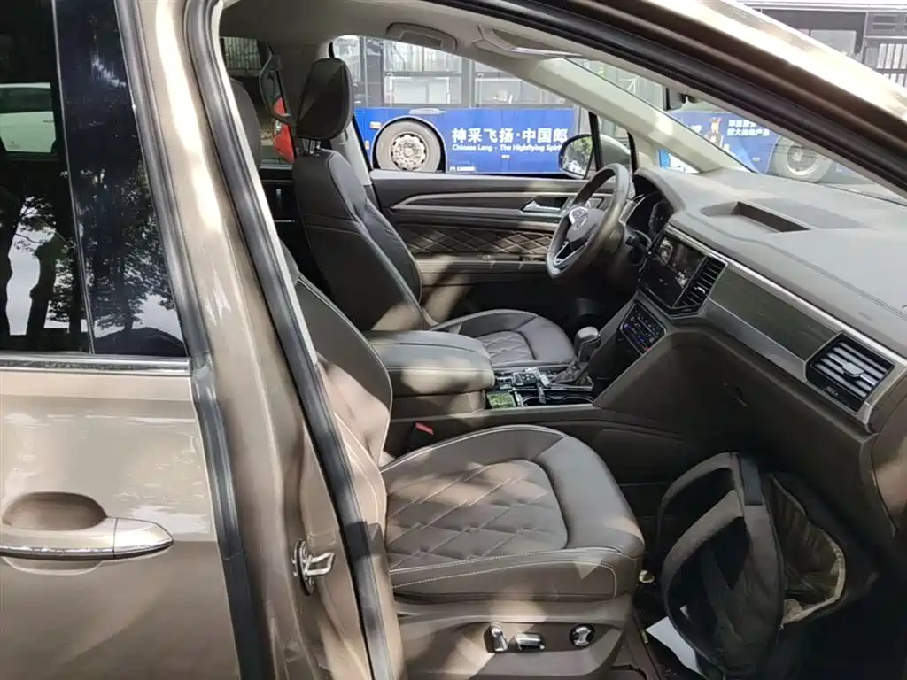 Volkswagen Viloran 2020 380TSI Premium фото 25