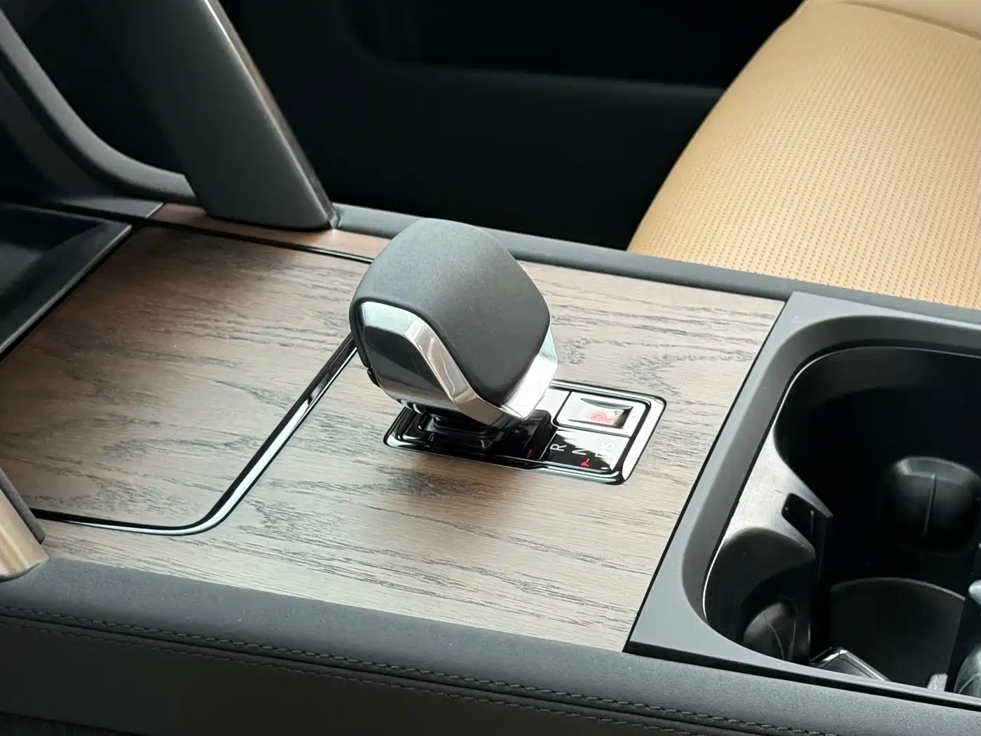 Land Rover Discovery Sport 2025 249PS Performance Tech Edition фото 18