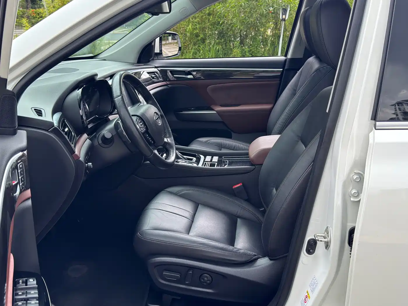 GAC Trumpchi Trumpchi GS8 2017 320T 2WD Luxury Smart Connect (7-seater) фото 3