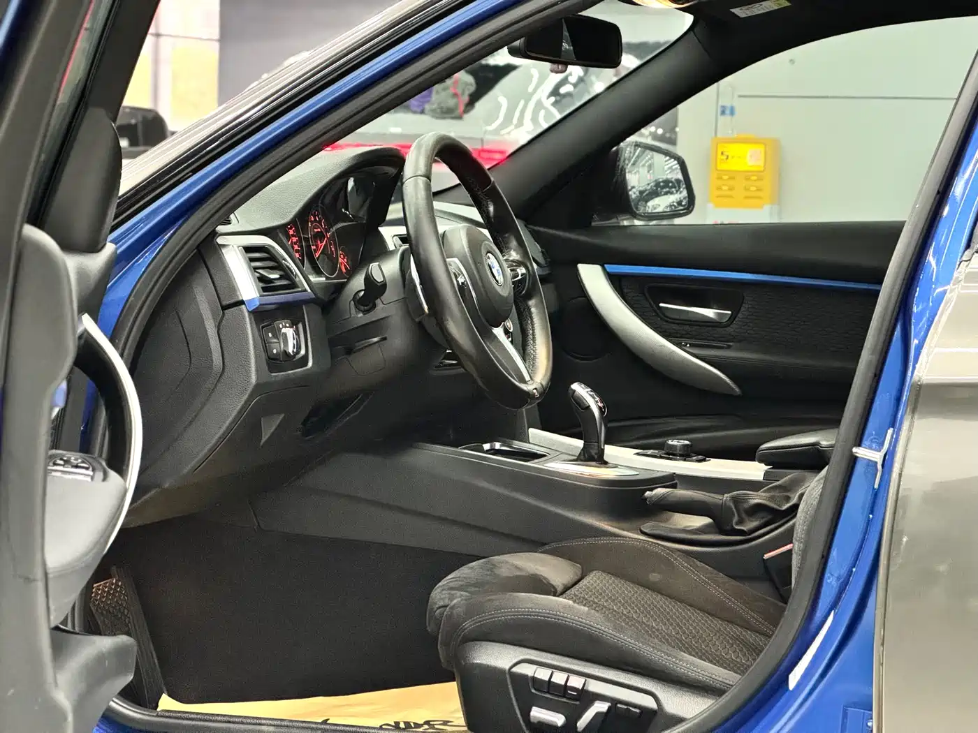 BMW 3 Series 2017 320i M Sport фото 8