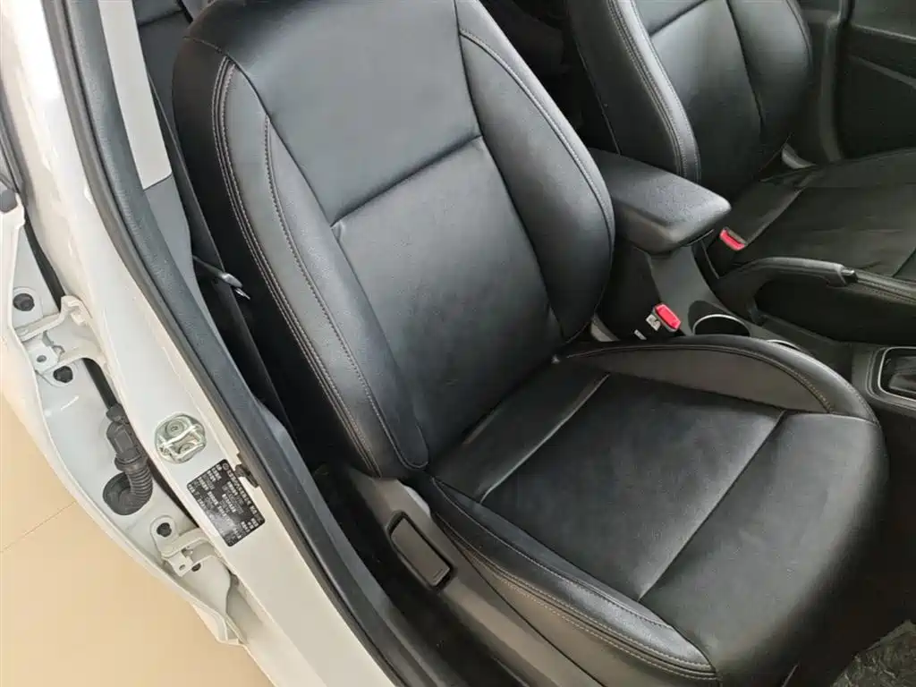 Hyundai Verna 2016 1.4L Automatic Cool Edition GLS фото 25