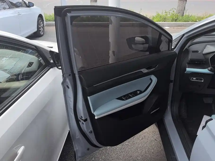 Geely Emgrand S 2022 2022 1.4T CVT Crossover Player