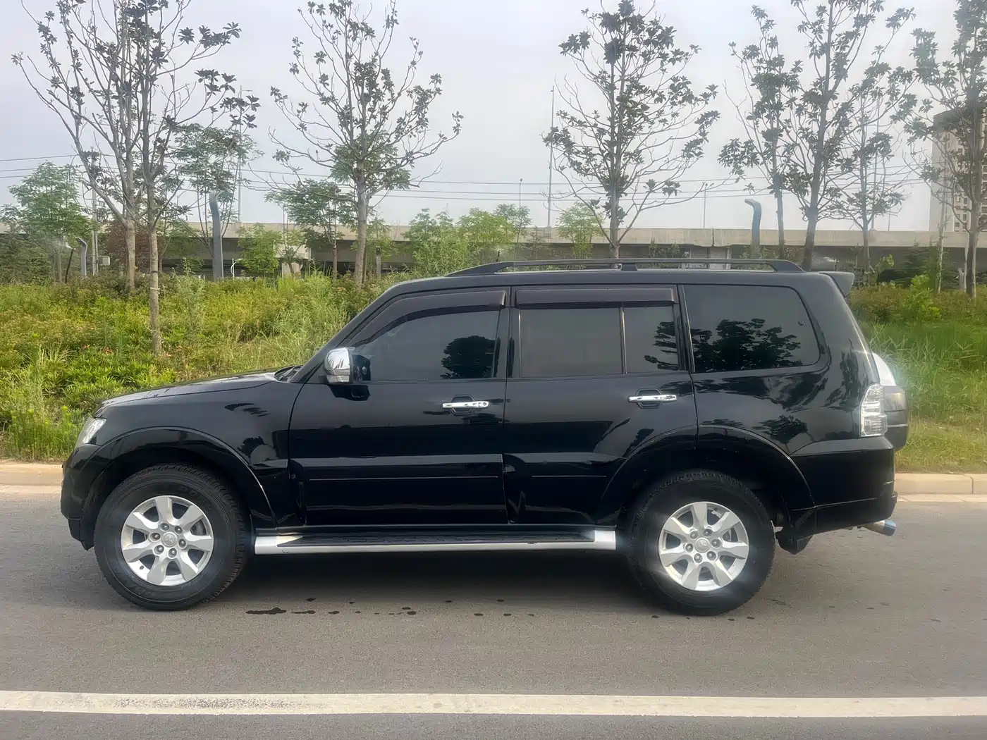 Mitsubishi Pajero (Import) 2016 3.0L Automatic Luxury (China IV) фото 3