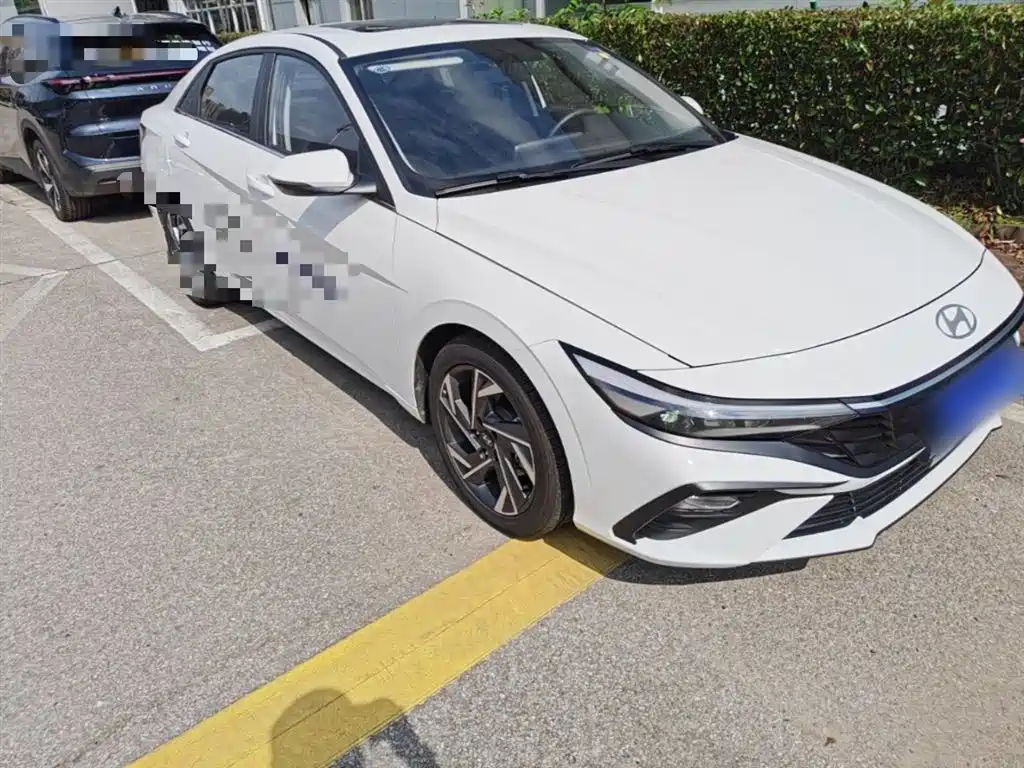 Hyundai Elantra 2023 1.5L CVT GLX Elite Edition фото 4
