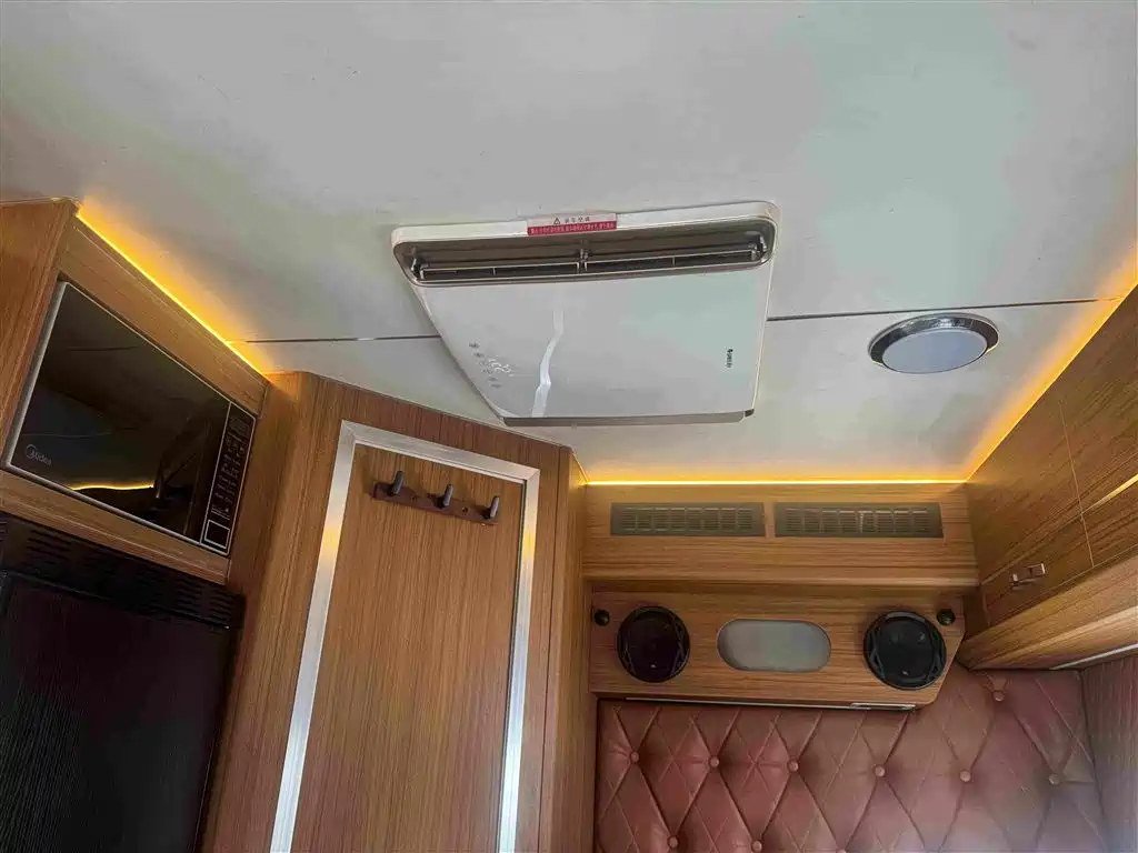 SAIC Maxus MAXUS V90 RV 2022 2021 2.0T Life Home V90 Self-Contained Class C RV Flagship Small Front Overhead Transverse Bed