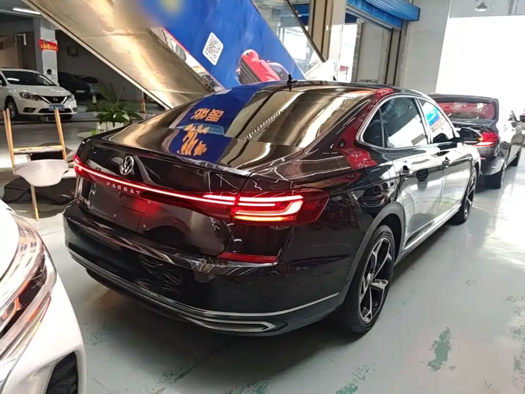 Фото 7 - Volkswagen Passat
