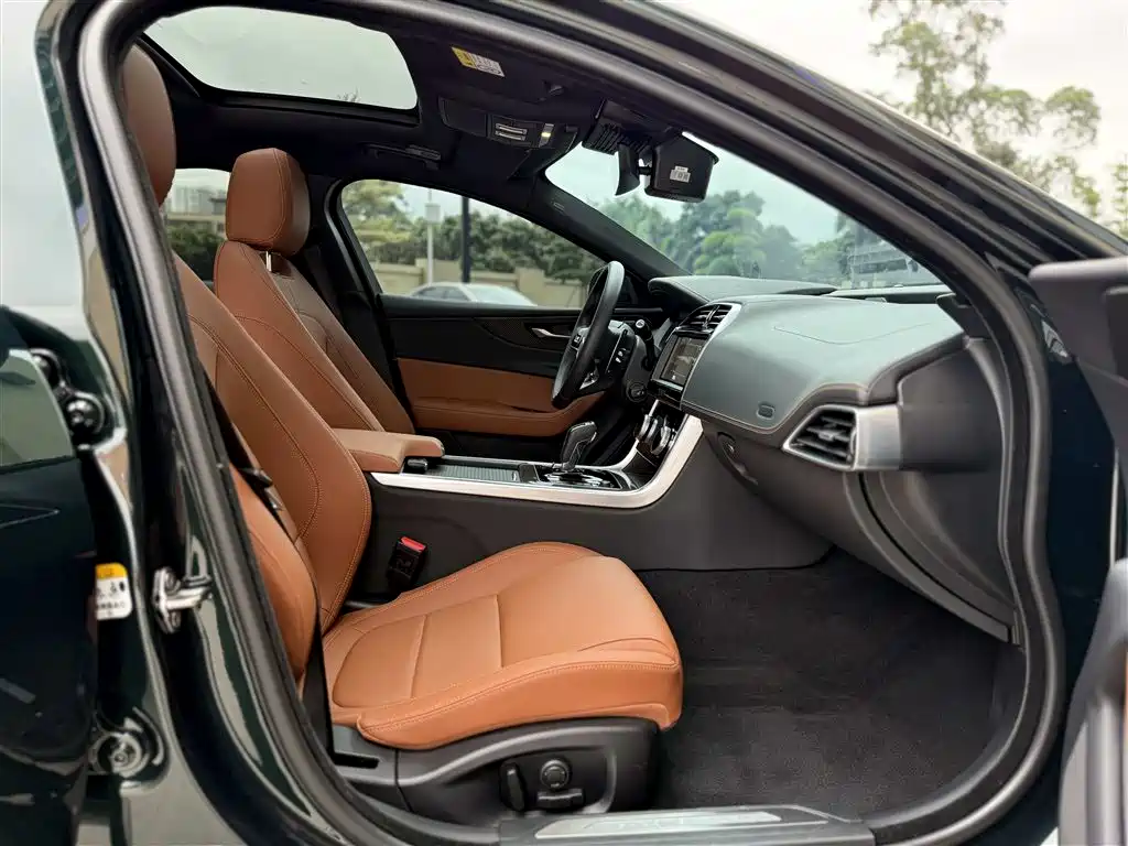 Jaguar XEL 2024 Model 2.0T 250PS R-DYNAMIC S Gloss Black Sport Edition фото 26