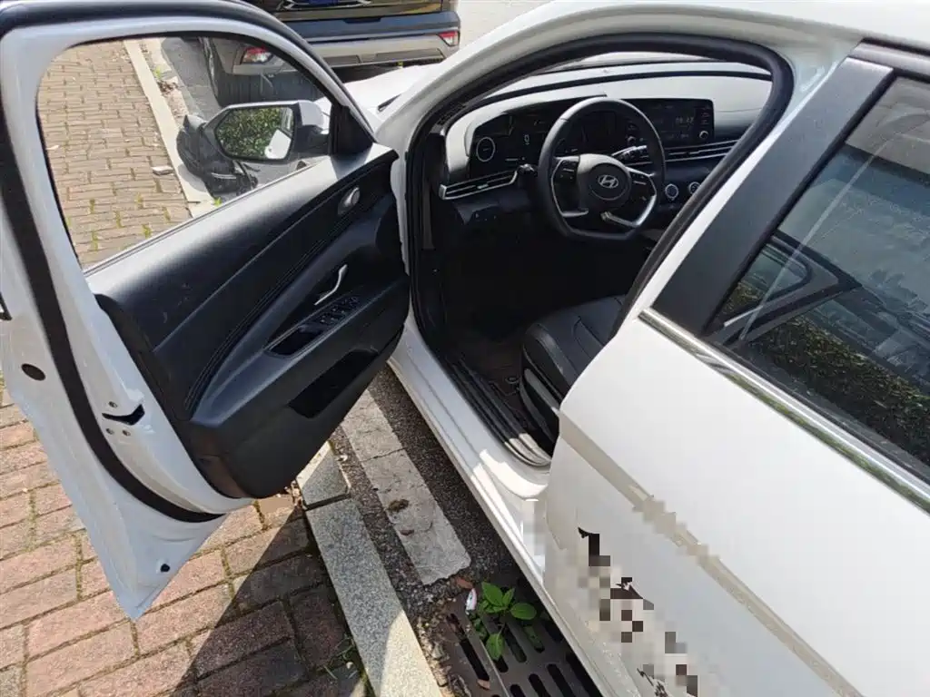 Hyundai Elantra 2023 1.5L CVT GLX Elite Edition фото 16