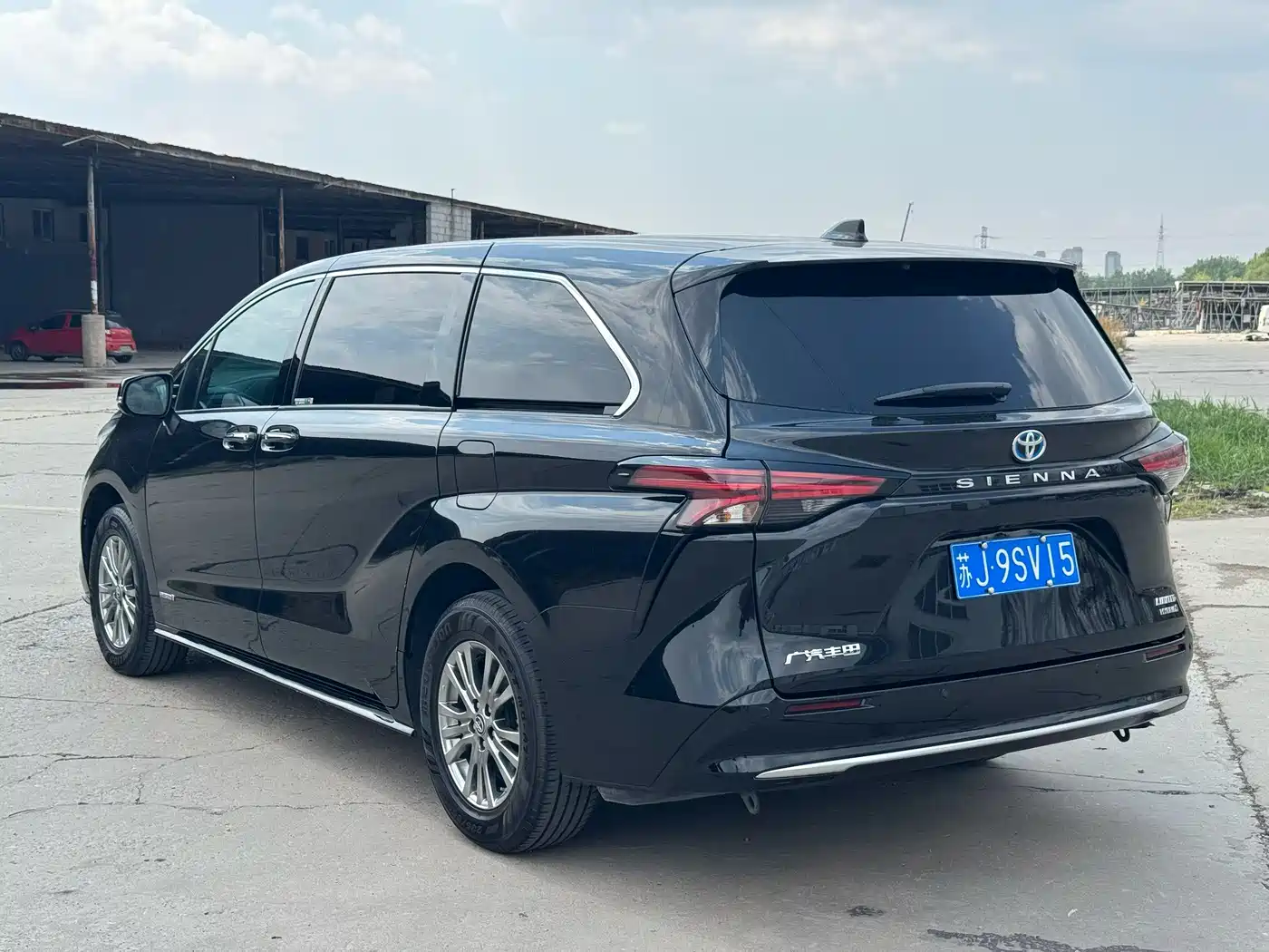Toyota Sienna 2021 2.5L Hybrid Premium Edition фото 7