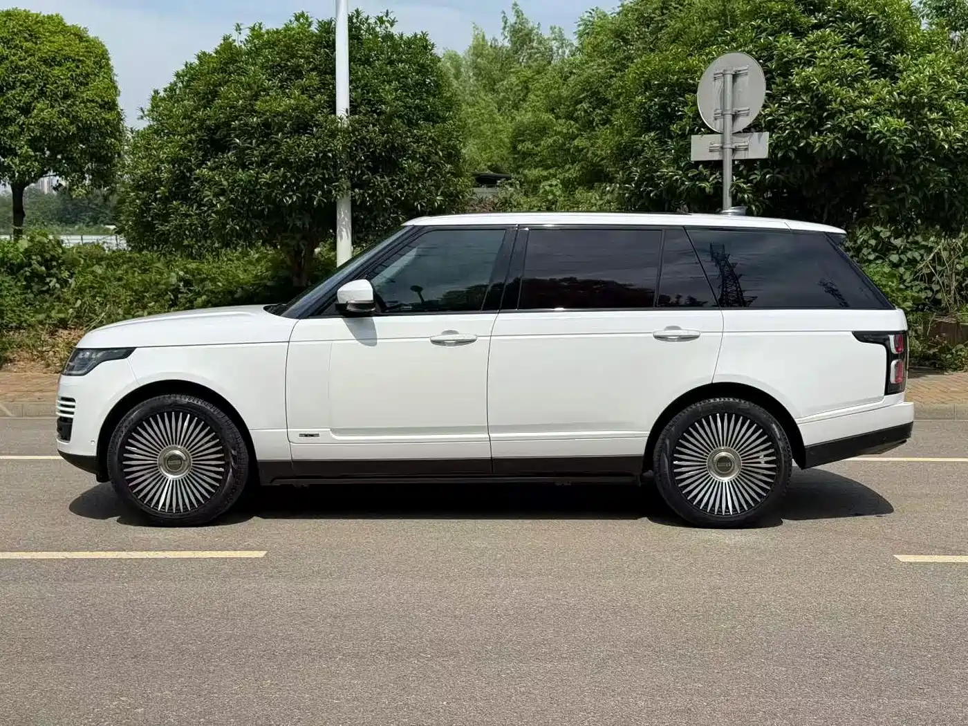 Land Rover Range Rover 2018 3.0 SC V6 Vogue SE Genesis Extended Edition фото 8