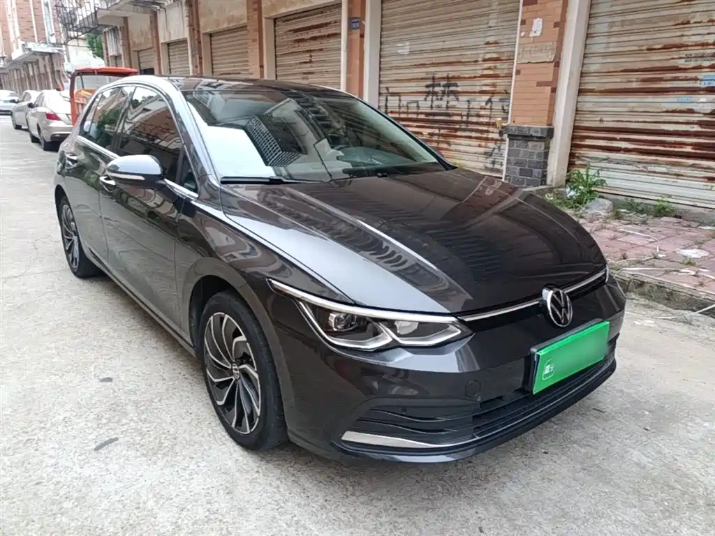 VOLKSWAGEN GOLF