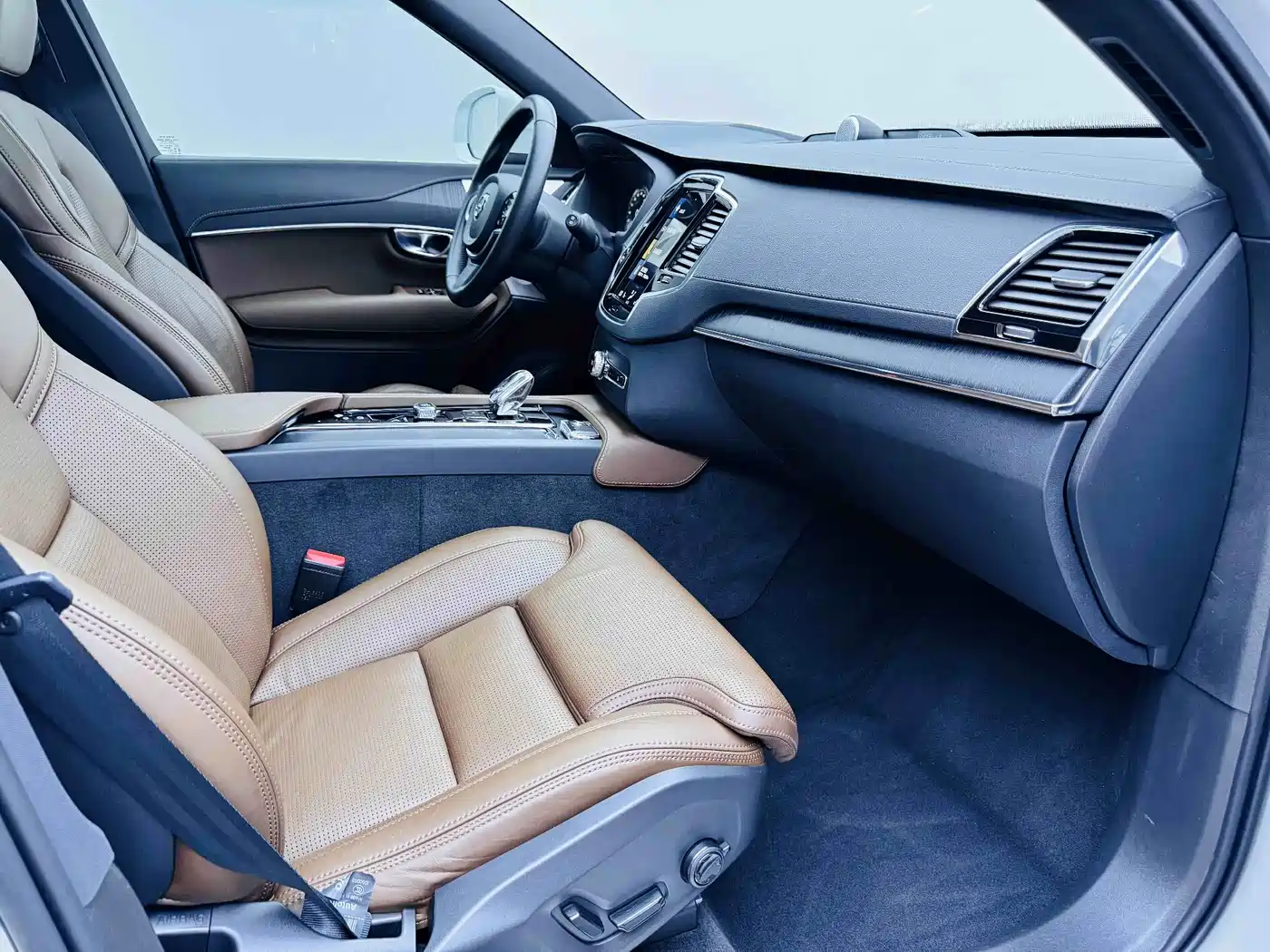 Фото 21 - Volvo XC90