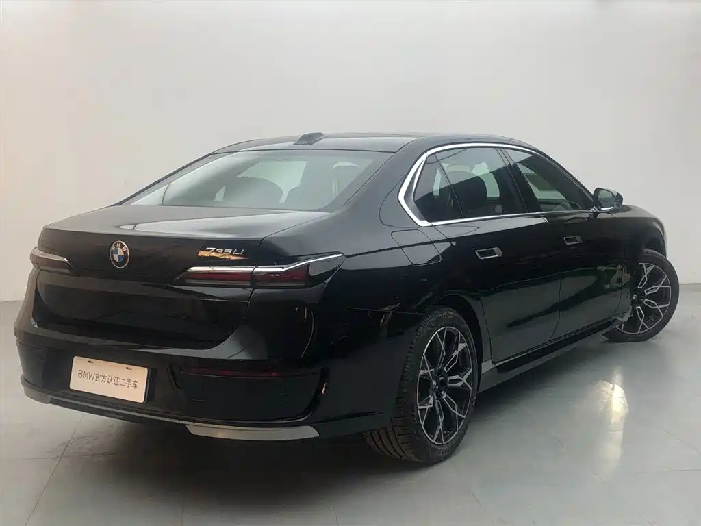 BMW 7 Series 2023 Model 735Li M Sport Package фото 4