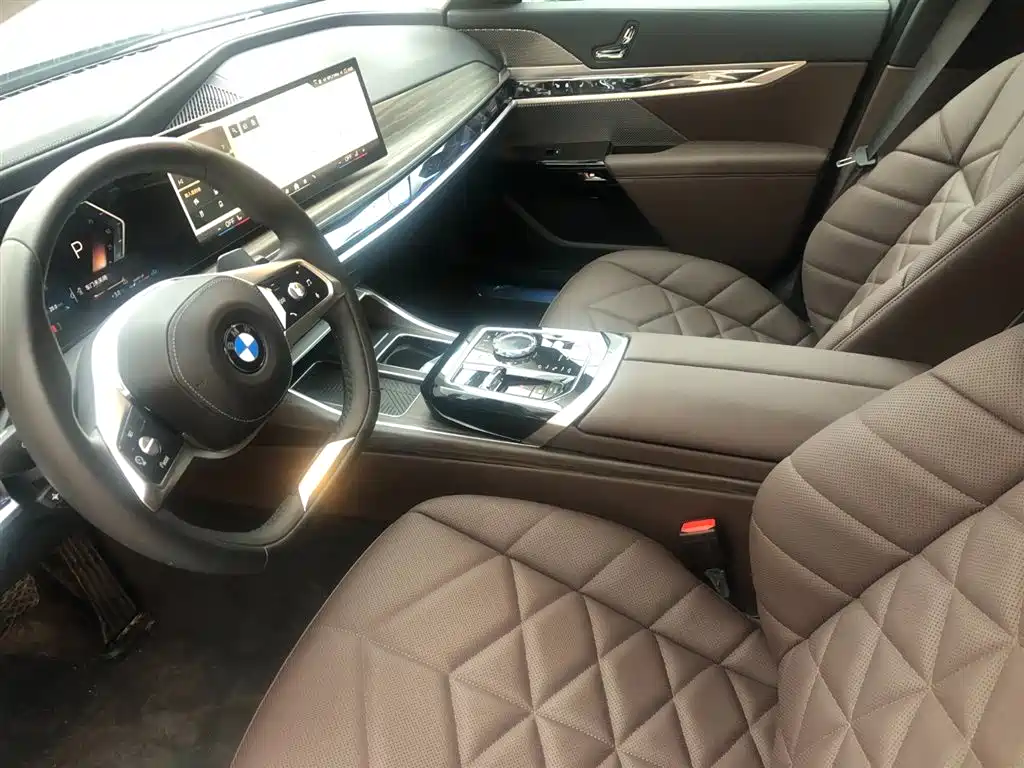 BMW 7 Series 2023 Model 735Li M Sport Package фото 8