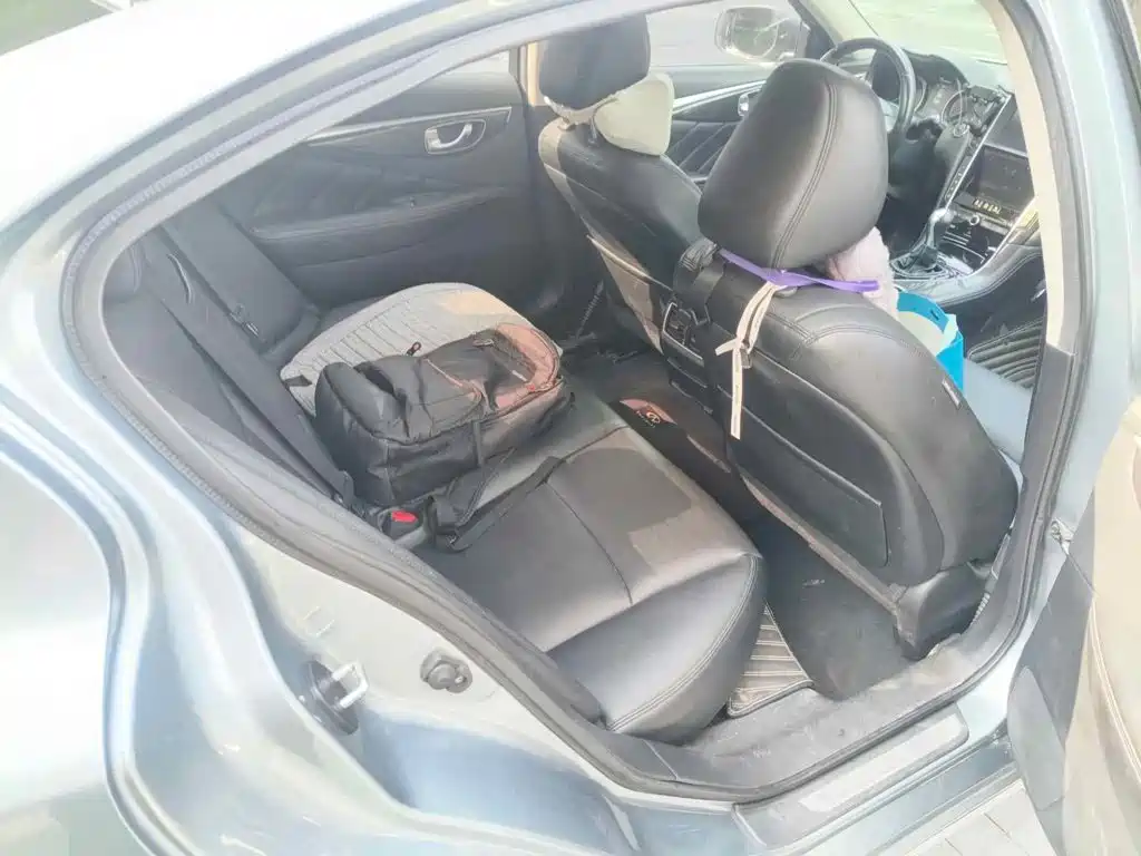 Photo 11 - Infiniti Q50L