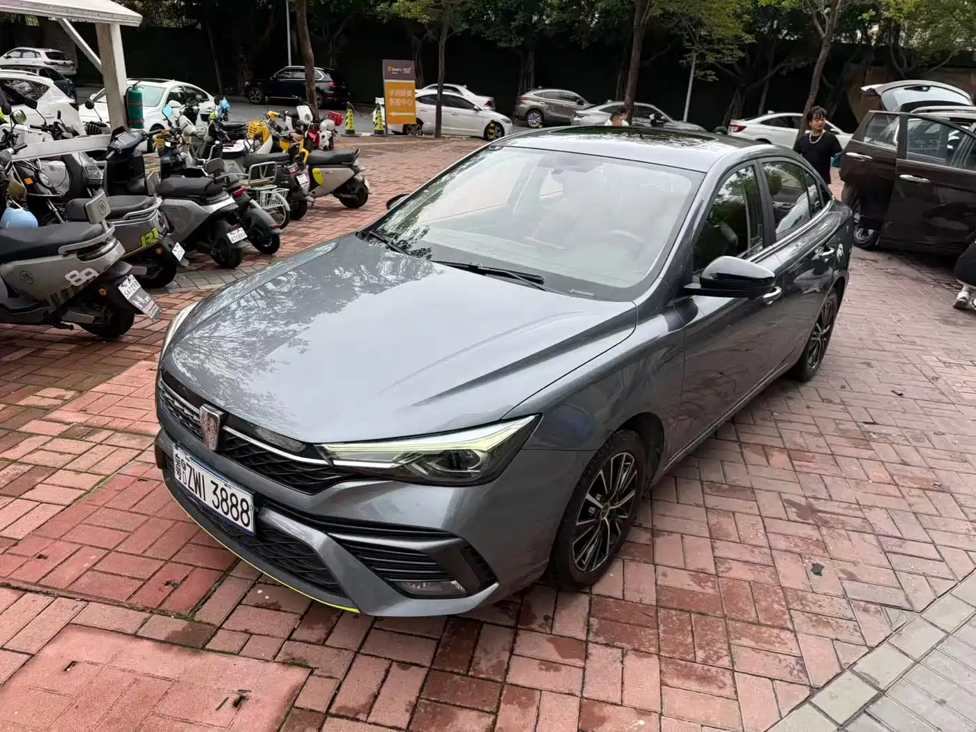 Roewe i5 2021 Facelift 1.5L CVT Diamond Edition