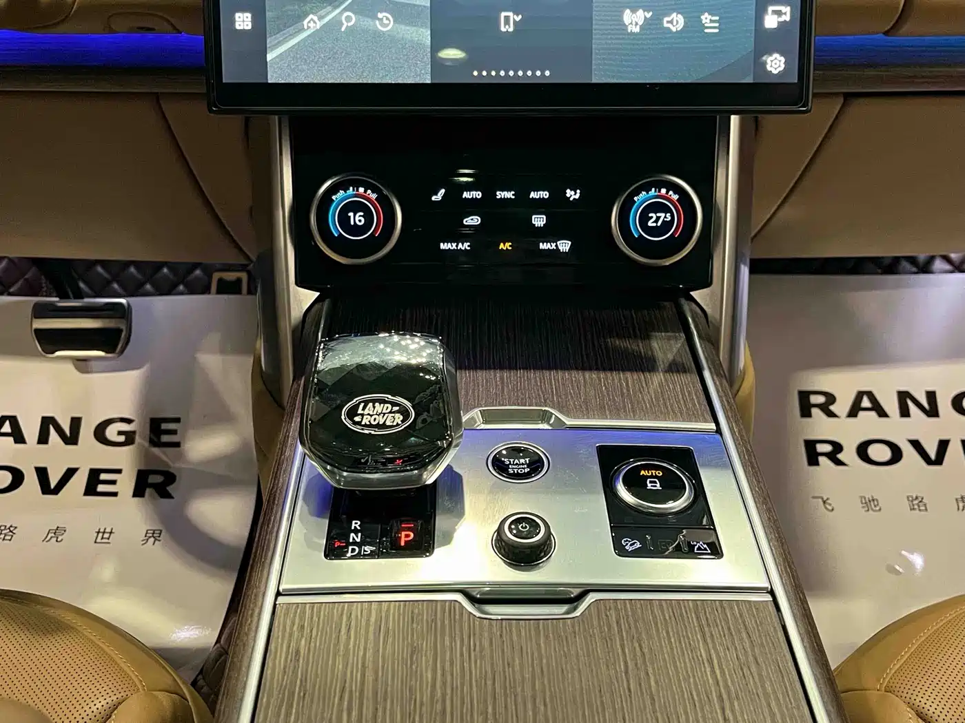 Land Rover Range Rover 2023 3.0 L6 360PS Golden Age Edition фото 16
