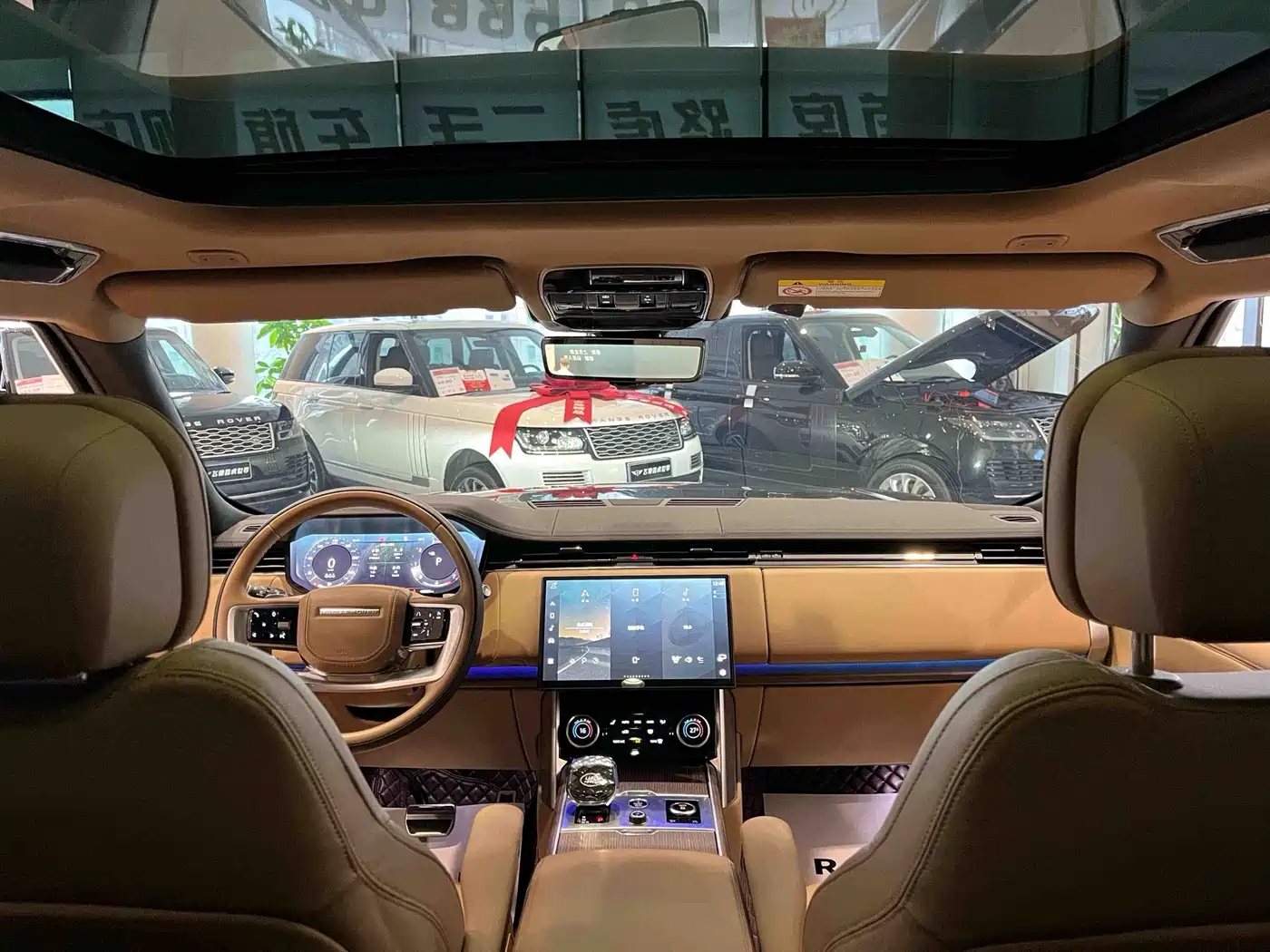 Land Rover Range Rover 2023 3.0 L6 360PS Golden Age Edition фото 13