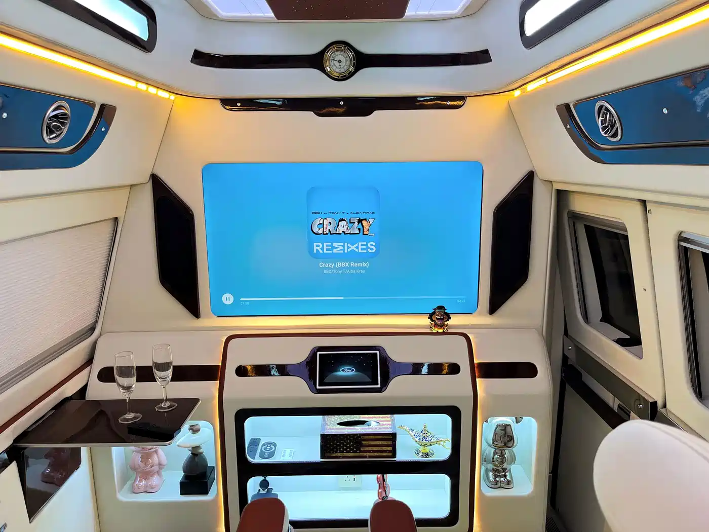 Ford E350 2013 2011 5.4L Standard Yacht Edition