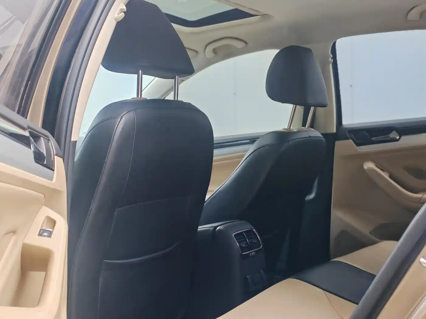 Volkswagen Sagitar 2015 230TSI Automatic Comfort фото 9