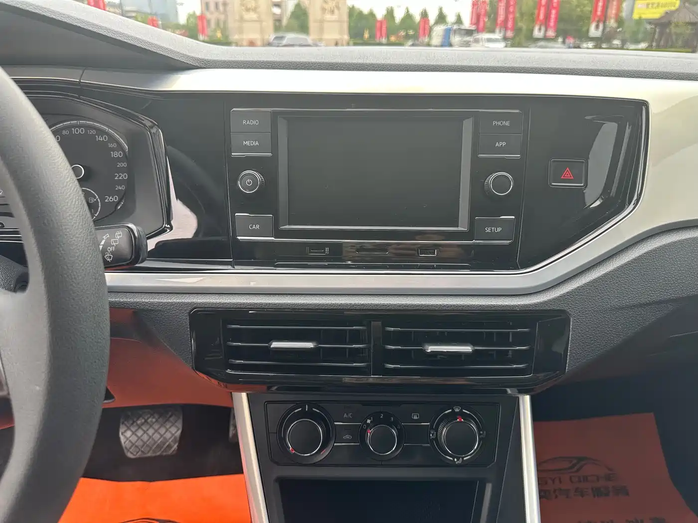 Volkswagen Polo 2019 Plus 1.5L Automatic Colorful Tech Edition фото 8